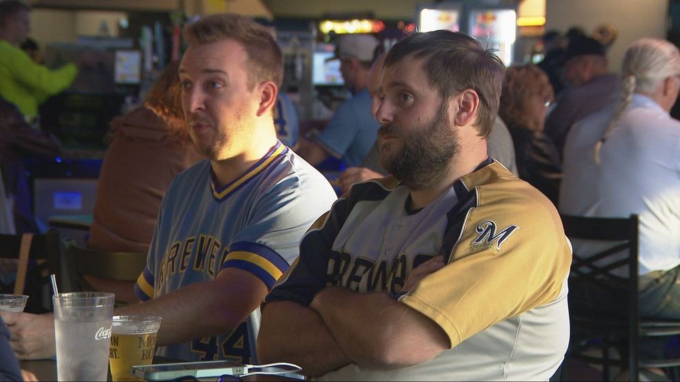 Brewers fans show World Series excitement at Stadium View — Fox 11 Green Bay Local, McAllen Sports news