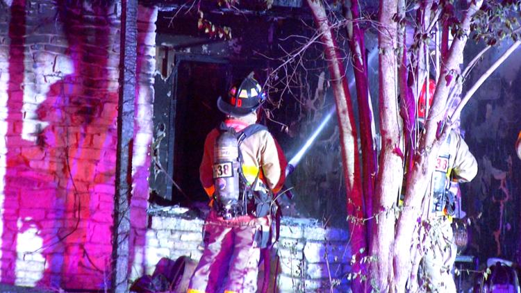 One person dies, another person and a dog rescued from Blakeley Drive house fire — KENS 5 (San Antonio), McAllen Health news
