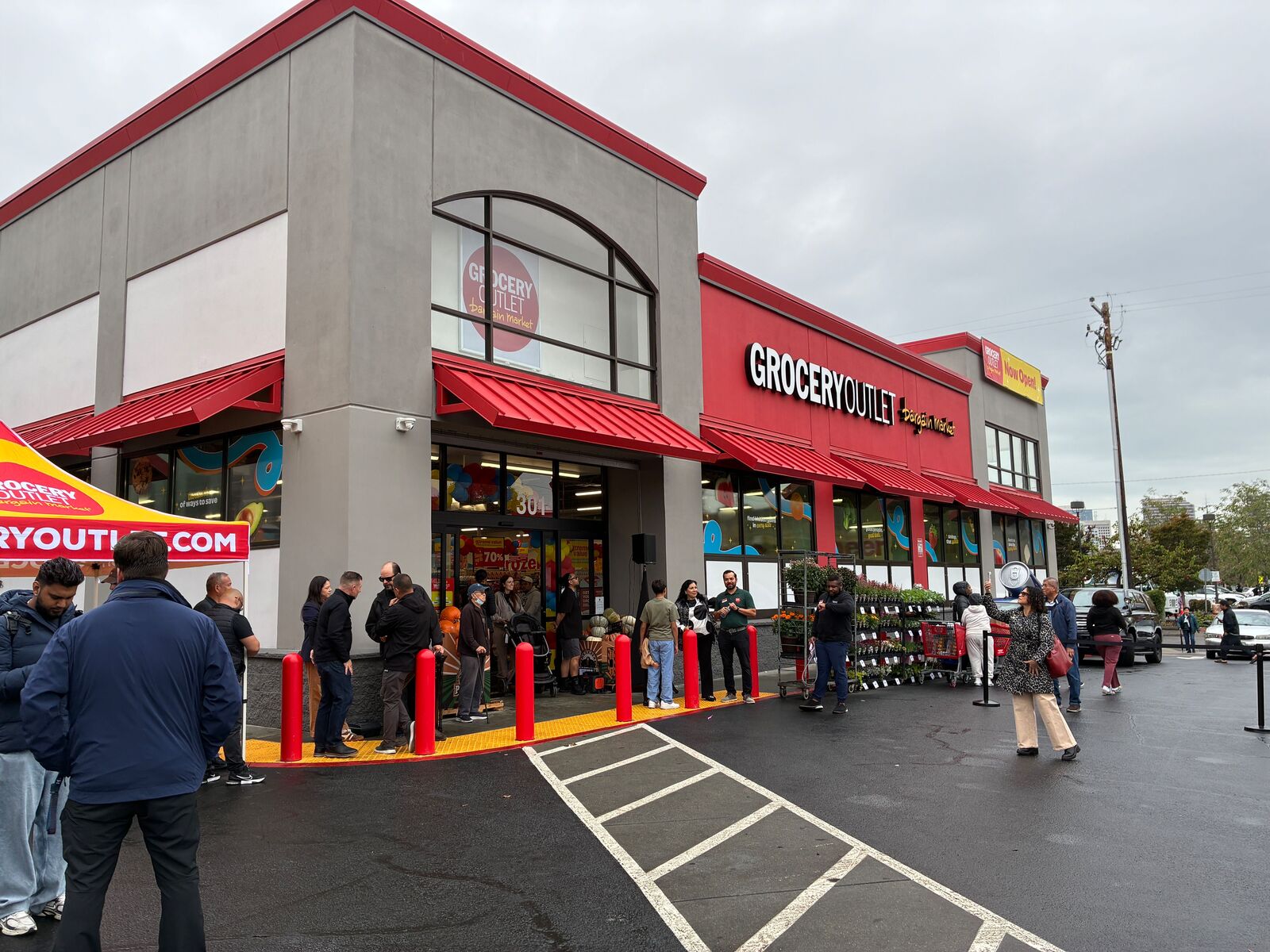 New Grocery Outlet opens in Oakland’s Eastlake neighborhood — The Oaklandside, McAllen Business news